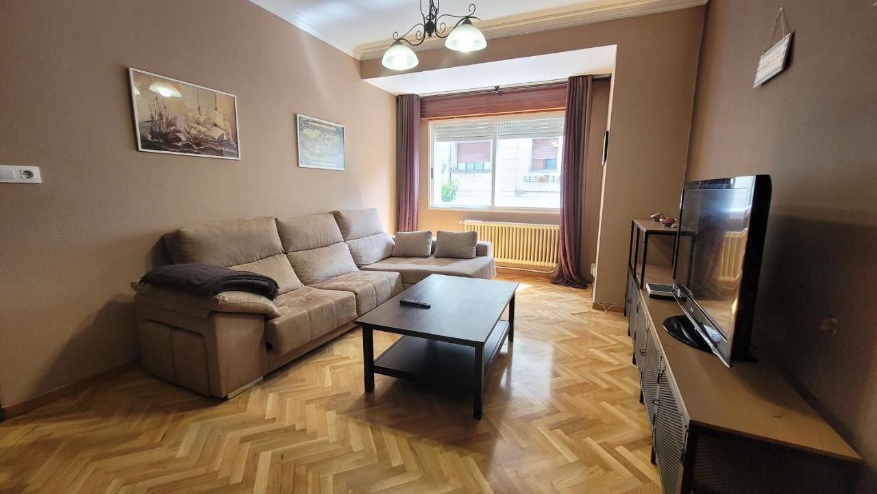 El Hogar De Todos Apartment Ourense Bagian luar foto
