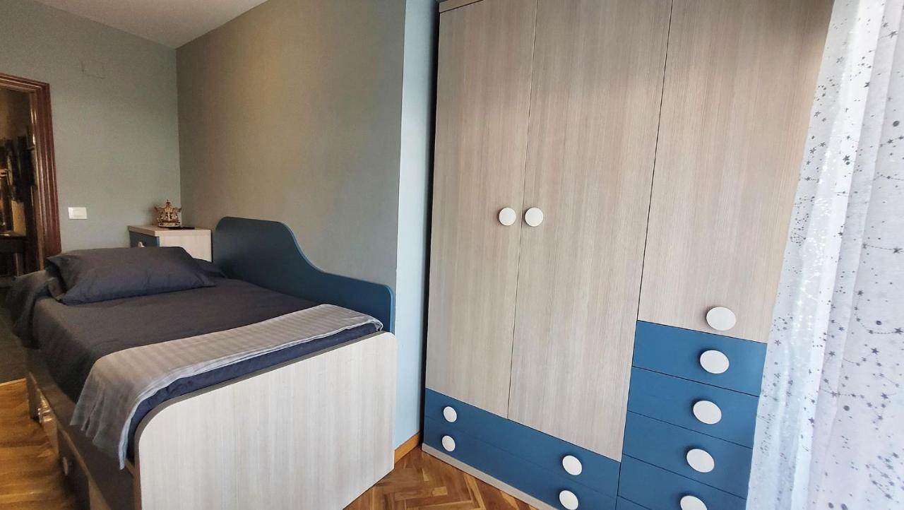El Hogar De Todos Apartment Ourense Bagian luar foto