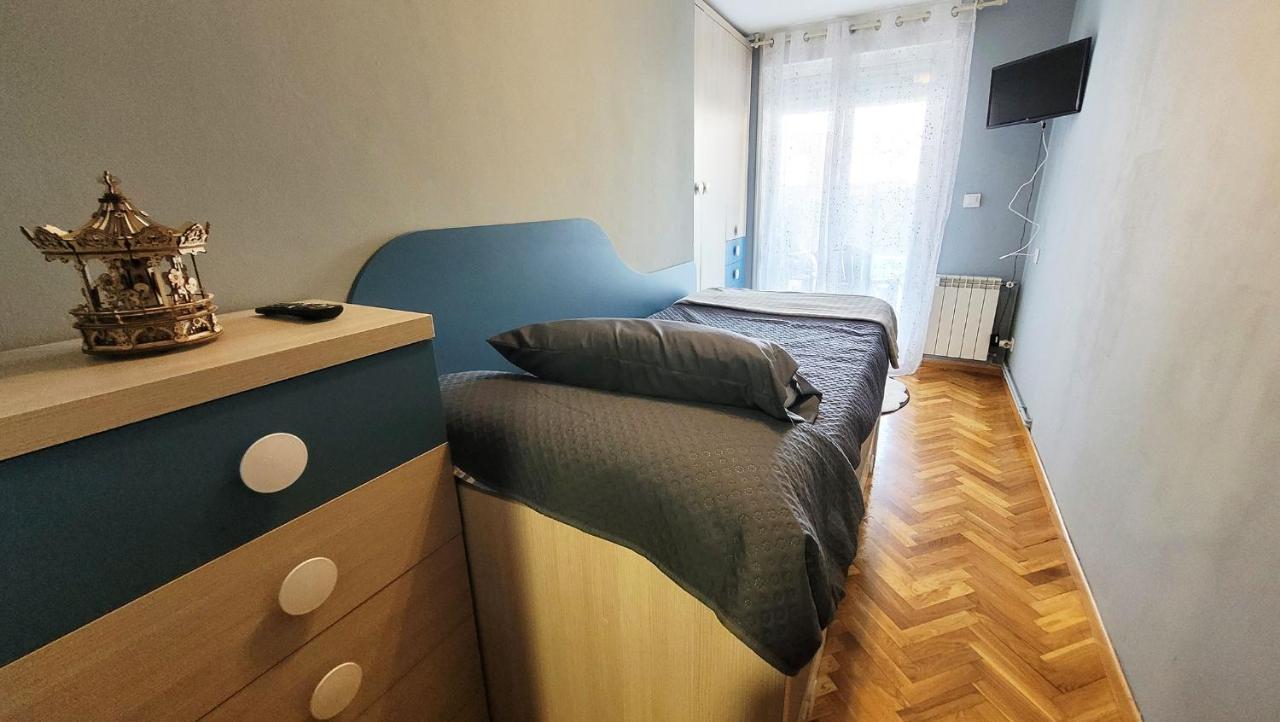 El Hogar De Todos Apartment Ourense Bagian luar foto